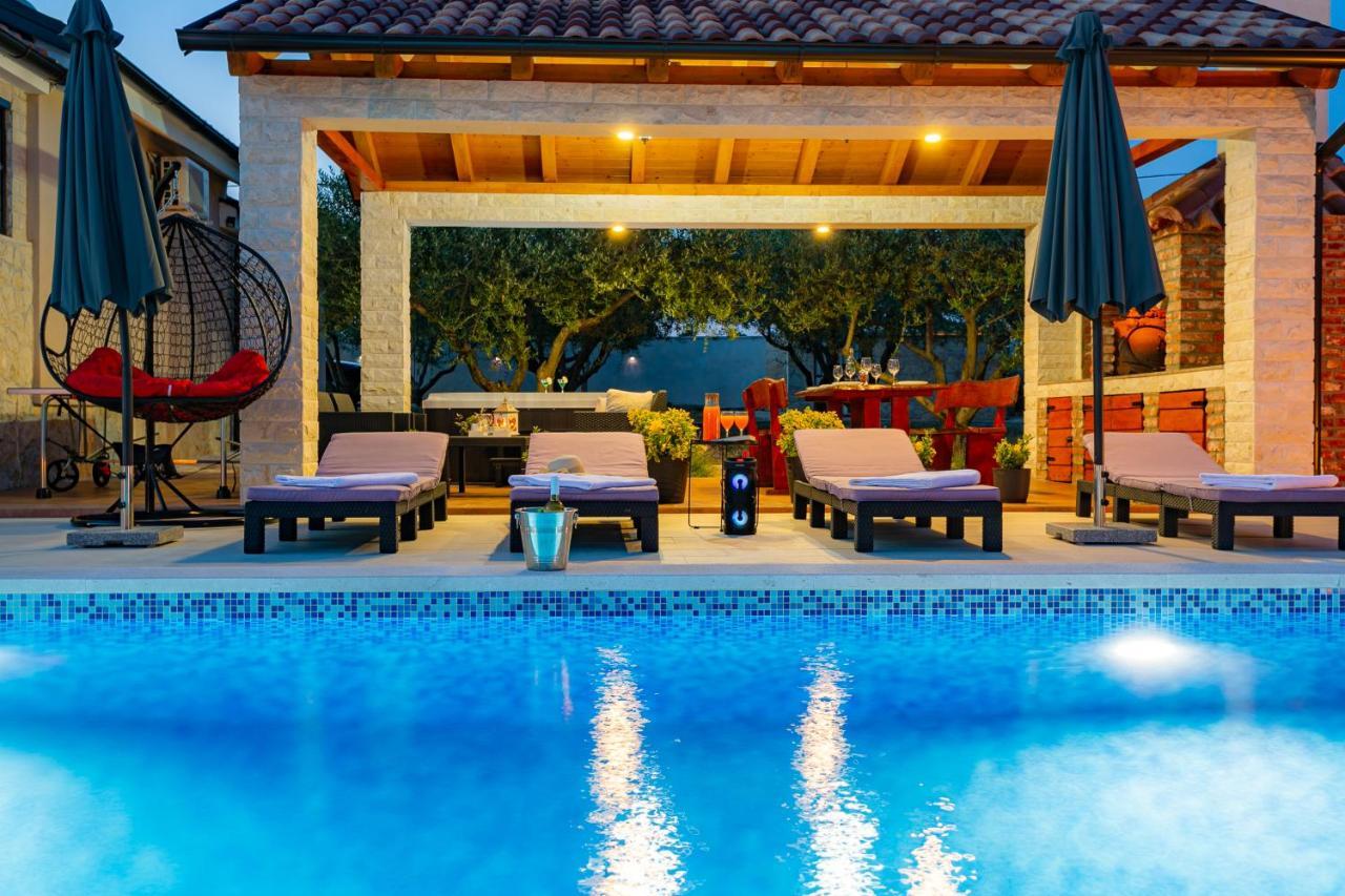 Villa Lorema-Pet Friendly On 5000 Sqm Garden,Pool, Jacuzzi, Billiard&Ps5 Свети свети Филип и Яков Екстериор снимка