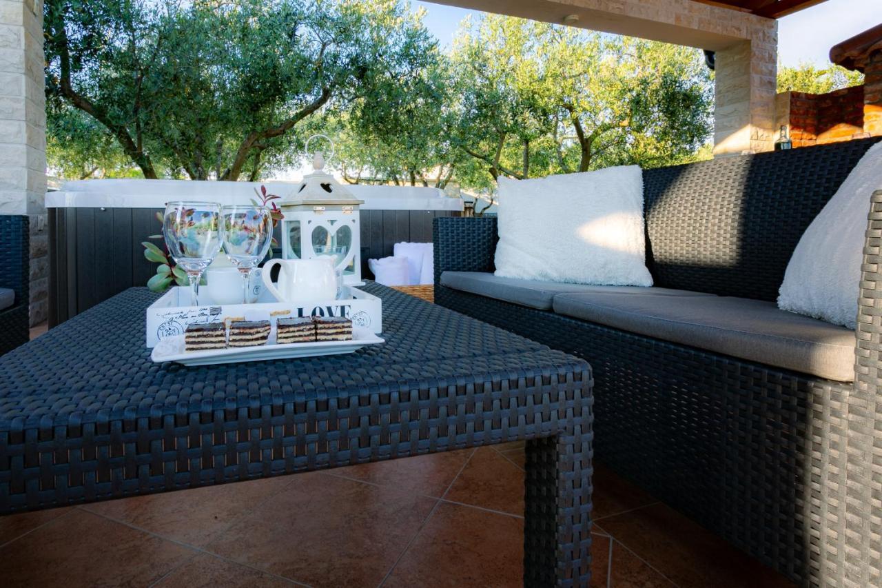 Villa Lorema-Pet Friendly On 5000 Sqm Garden,Pool, Jacuzzi, Billiard&Ps5 Свети свети Филип и Яков Екстериор снимка