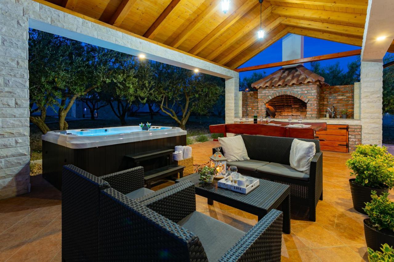 Villa Lorema-Pet Friendly On 5000 Sqm Garden,Pool, Jacuzzi, Billiard&Ps5 Свети свети Филип и Яков Екстериор снимка