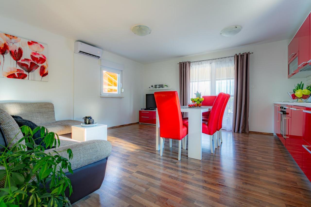 Villa Lorema-Pet Friendly On 5000 Sqm Garden,Pool, Jacuzzi, Billiard&Ps5 Свети свети Филип и Яков Екстериор снимка