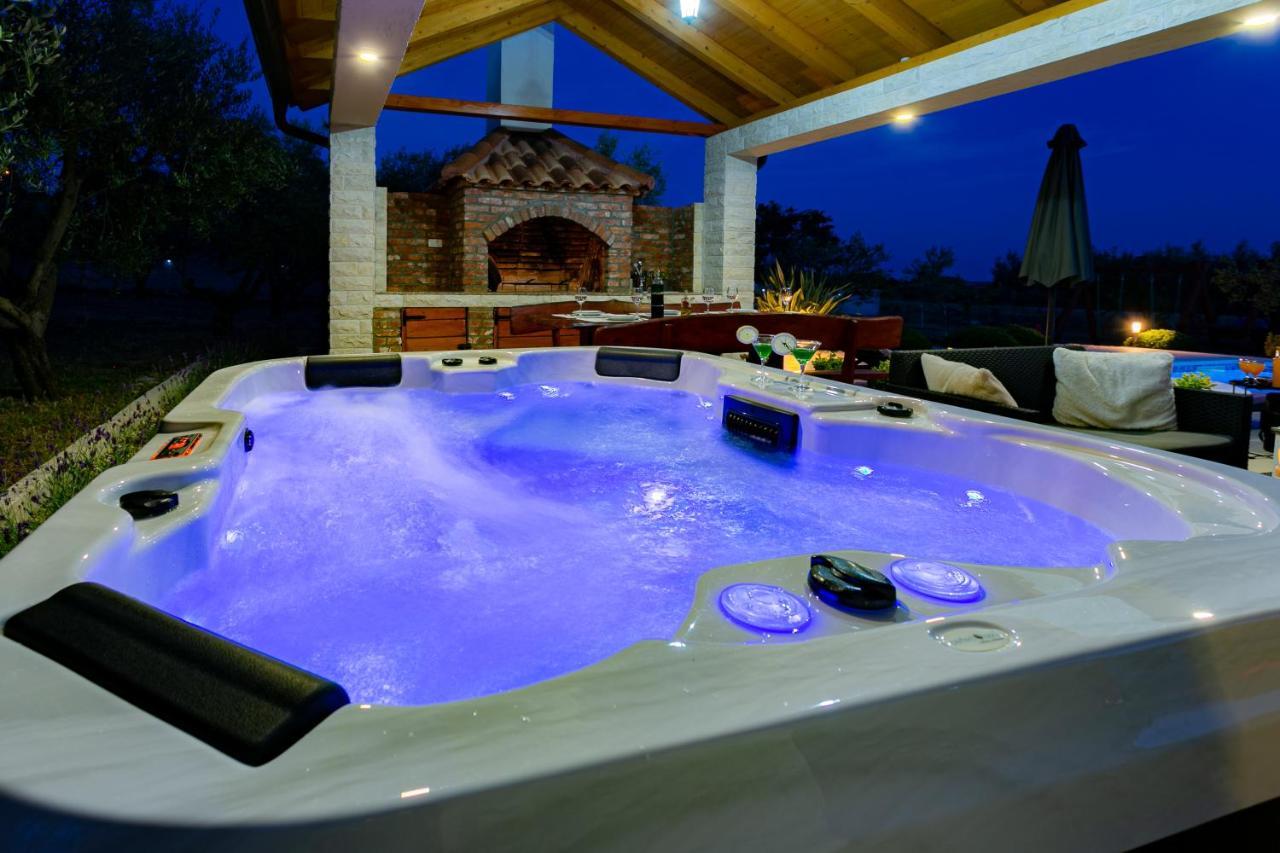 Villa Lorema-Pet Friendly On 5000 Sqm Garden,Pool, Jacuzzi, Billiard&Ps5 Свети свети Филип и Яков Екстериор снимка
