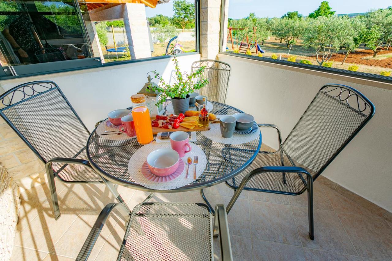 Villa Lorema-Pet Friendly On 5000 Sqm Garden,Pool, Jacuzzi, Billiard&Ps5 Свети свети Филип и Яков Екстериор снимка