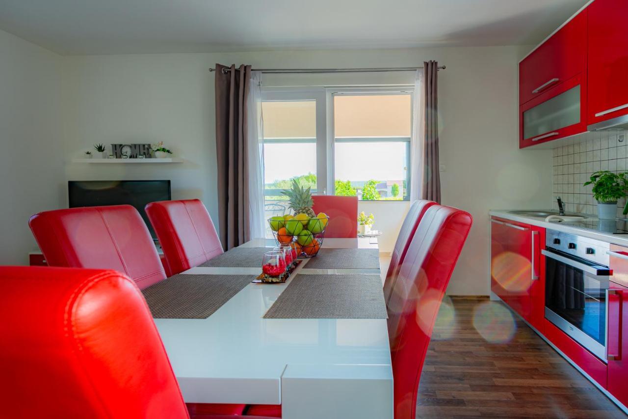 Villa Lorema-Pet Friendly On 5000 Sqm Garden,Pool, Jacuzzi, Billiard&Ps5 Свети свети Филип и Яков Екстериор снимка