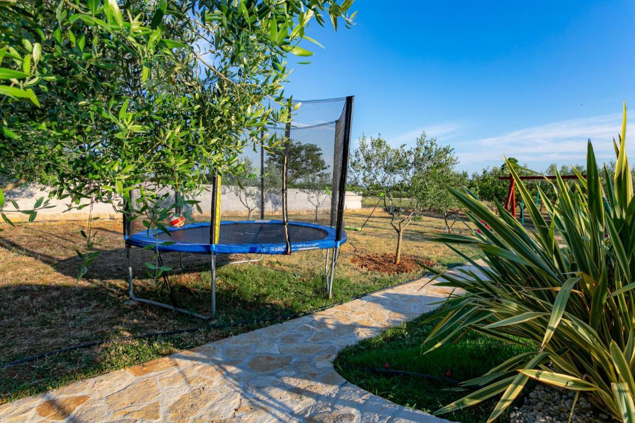 Villa Lorema-Pet Friendly On 5000 Sqm Garden,Pool, Jacuzzi, Billiard&Ps5 Свети свети Филип и Яков Екстериор снимка
