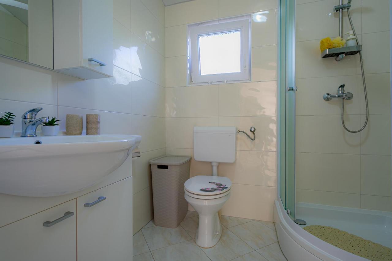 Villa Lorema-Pet Friendly On 5000 Sqm Garden,Pool, Jacuzzi, Billiard&Ps5 Свети свети Филип и Яков Екстериор снимка