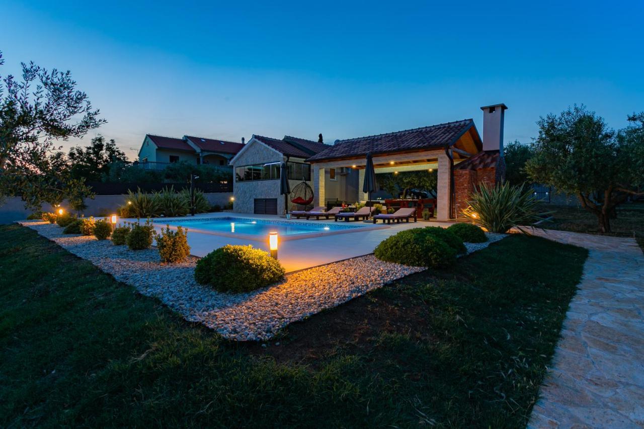 Villa Lorema-Pet Friendly On 5000 Sqm Garden,Pool, Jacuzzi, Billiard&Ps5 Свети свети Филип и Яков Екстериор снимка