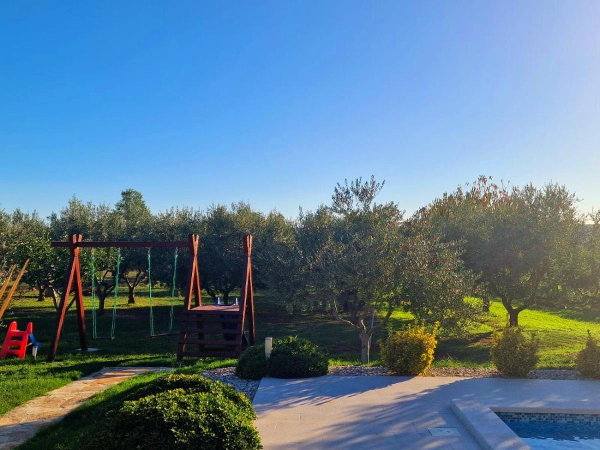 Villa Lorema-Pet Friendly On 5000 Sqm Garden,Pool, Jacuzzi, Billiard&Ps5 Свети свети Филип и Яков Екстериор снимка